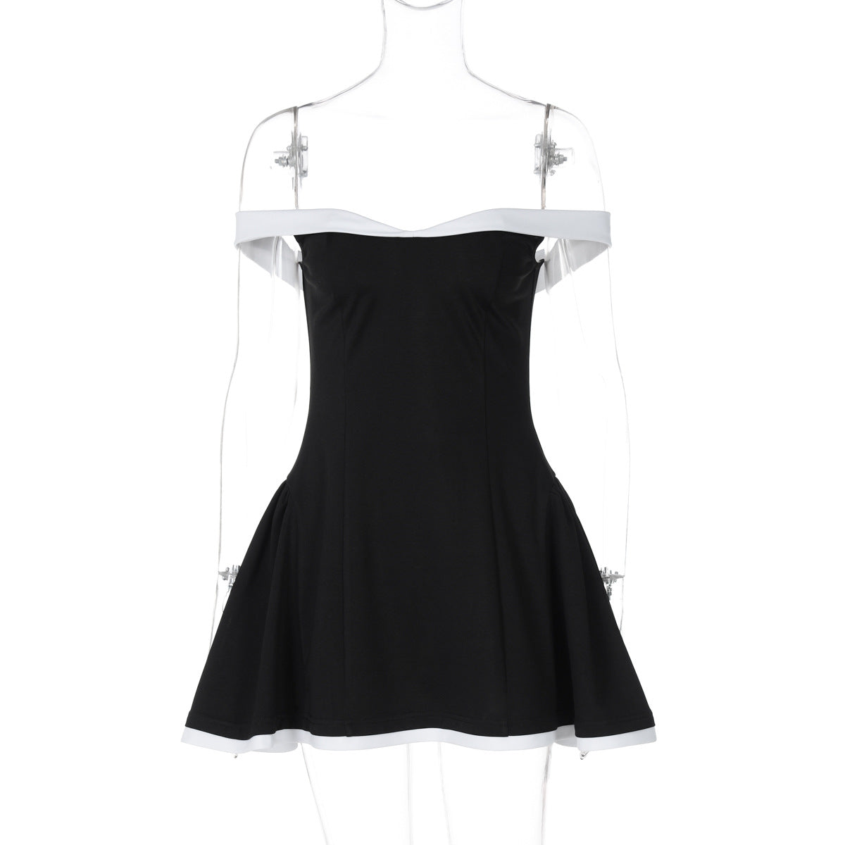 Figurbetontes Damenkleid mit Off-Shoulder-Ausschnitt und modischen Rüschen von berg-feldt