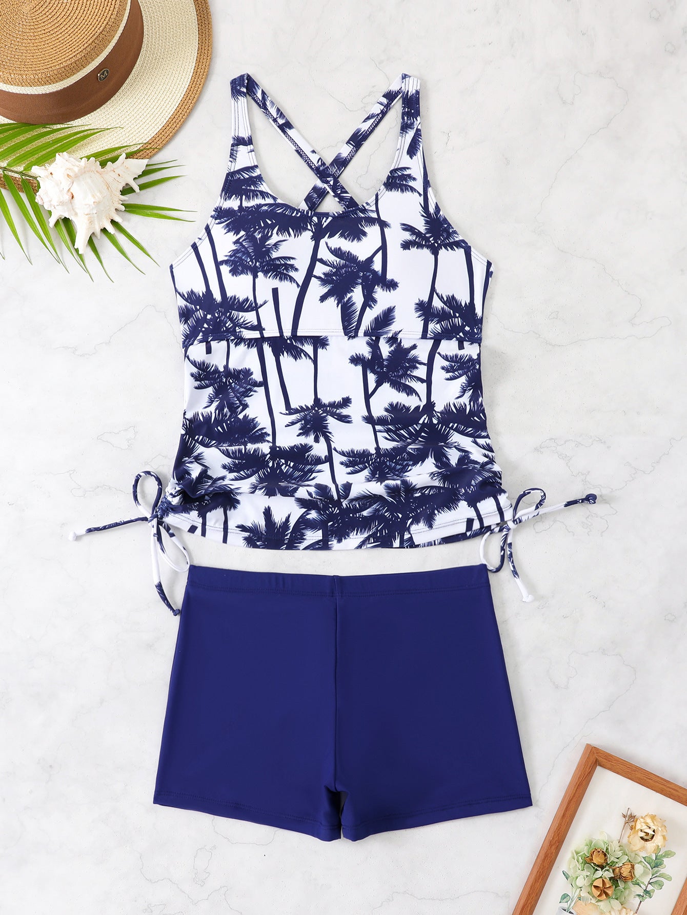 Modischer Damen Tankini mit Palmenmuster und verstellbaren Bändern von berg-feldt