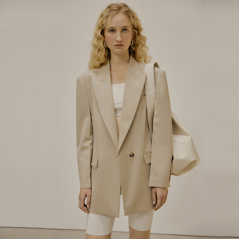 Moderner Oversized Damen Blazer mit Doppelknopfreihe und tiefem Revers von berg-feldt