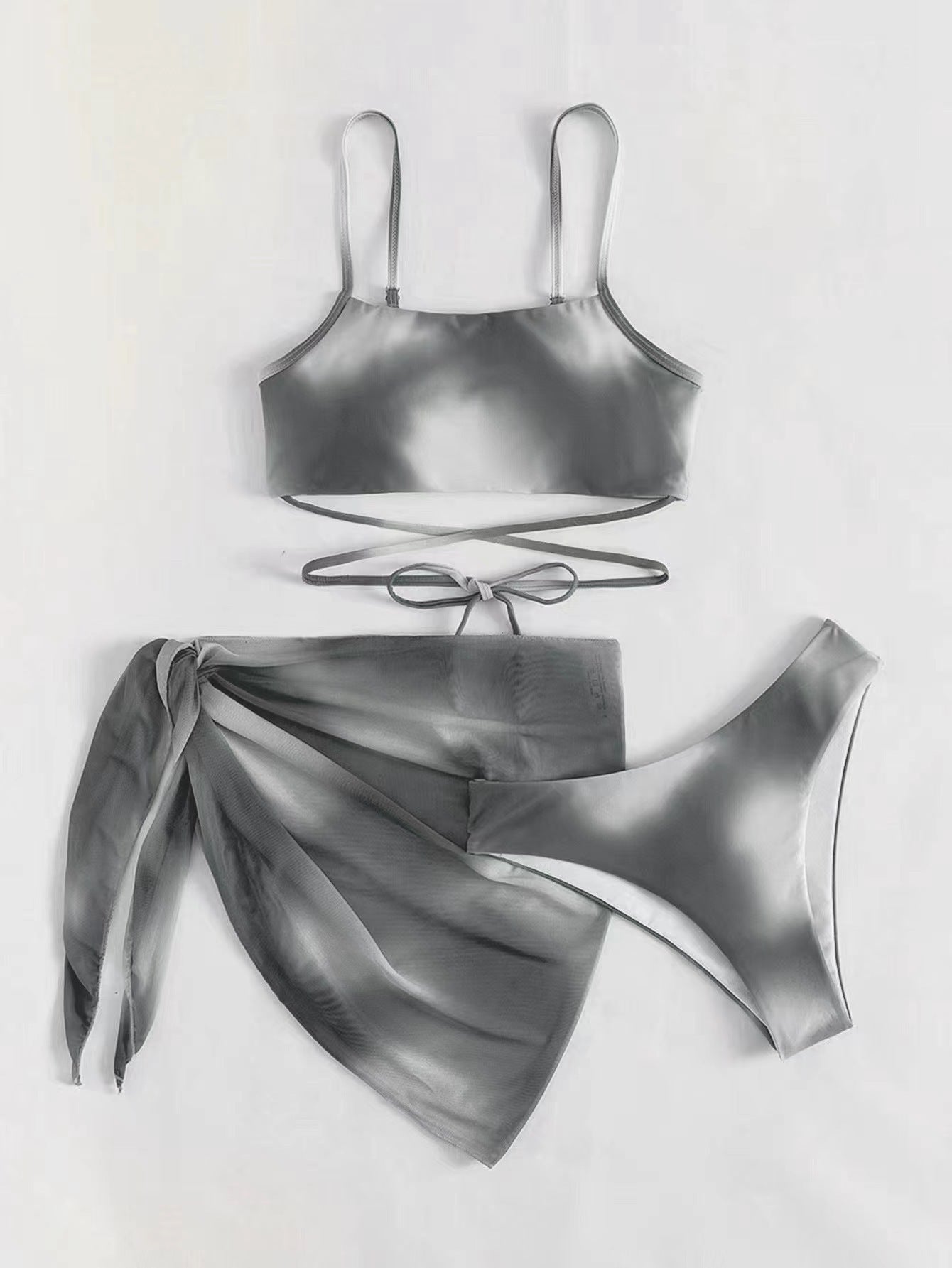 Ensemble bikini avec jupe paréo et subtiles paillettes de berg-feldt