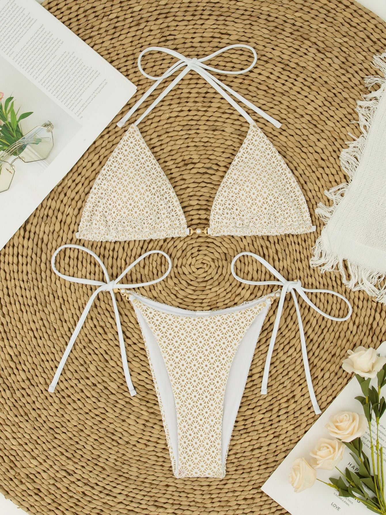 Ensemble de bikini berg-feldt avec hauts triangles, liens élégants et motif floral tendance