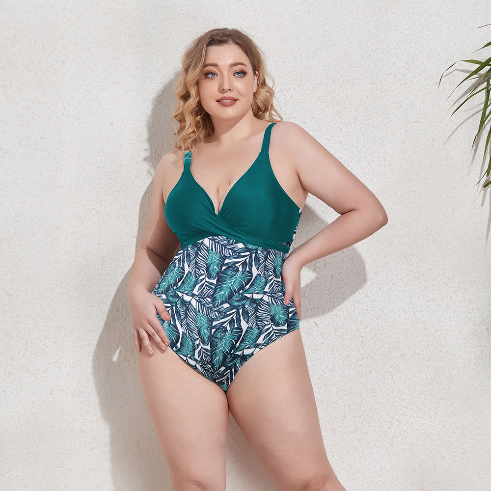 Maillot de bain stylé pour femme avec haut cache-cœur et motif graphique montagnes et champs