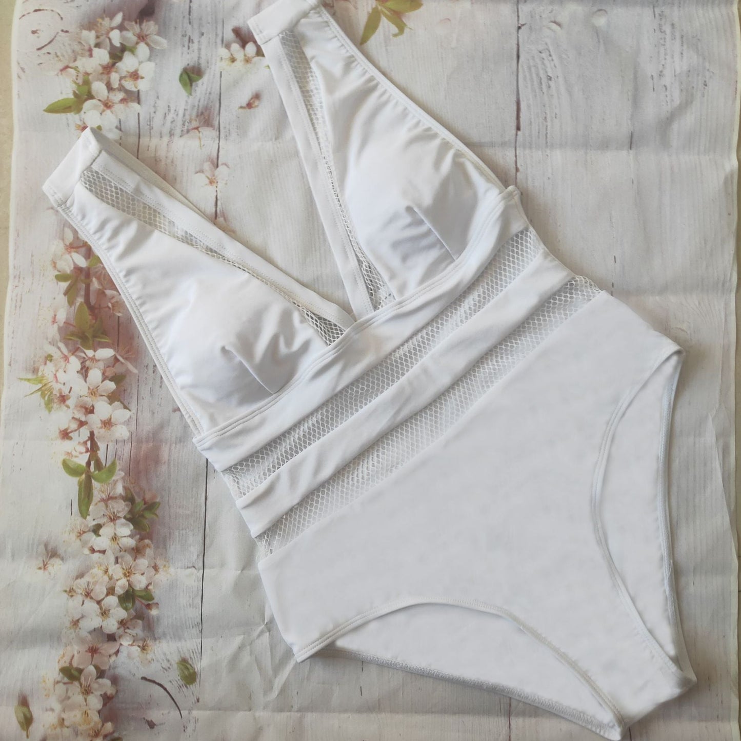 Maillot de bain femme Berg-Feldt taille haute avec détails en maille