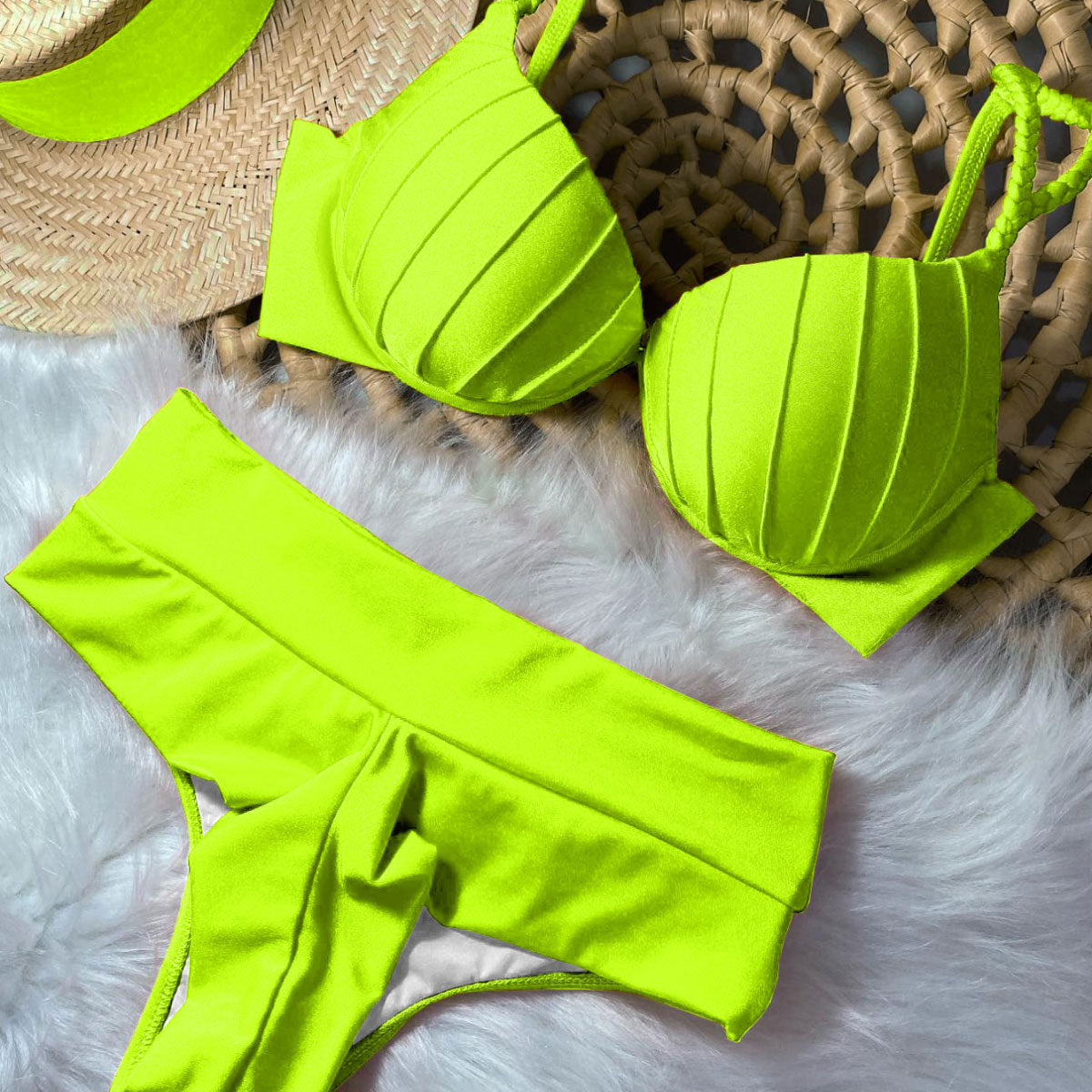 Haut de bikini femme élégant avec matière innovante et détails plissés par berg-feldt