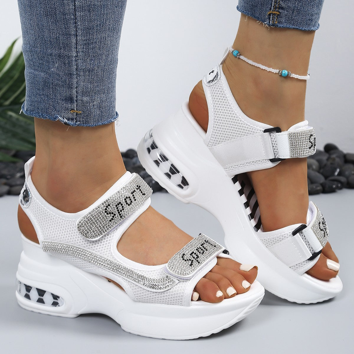 Sandales compensées sportives pour femme avec maille respirante et strass discrets de berg-feldt