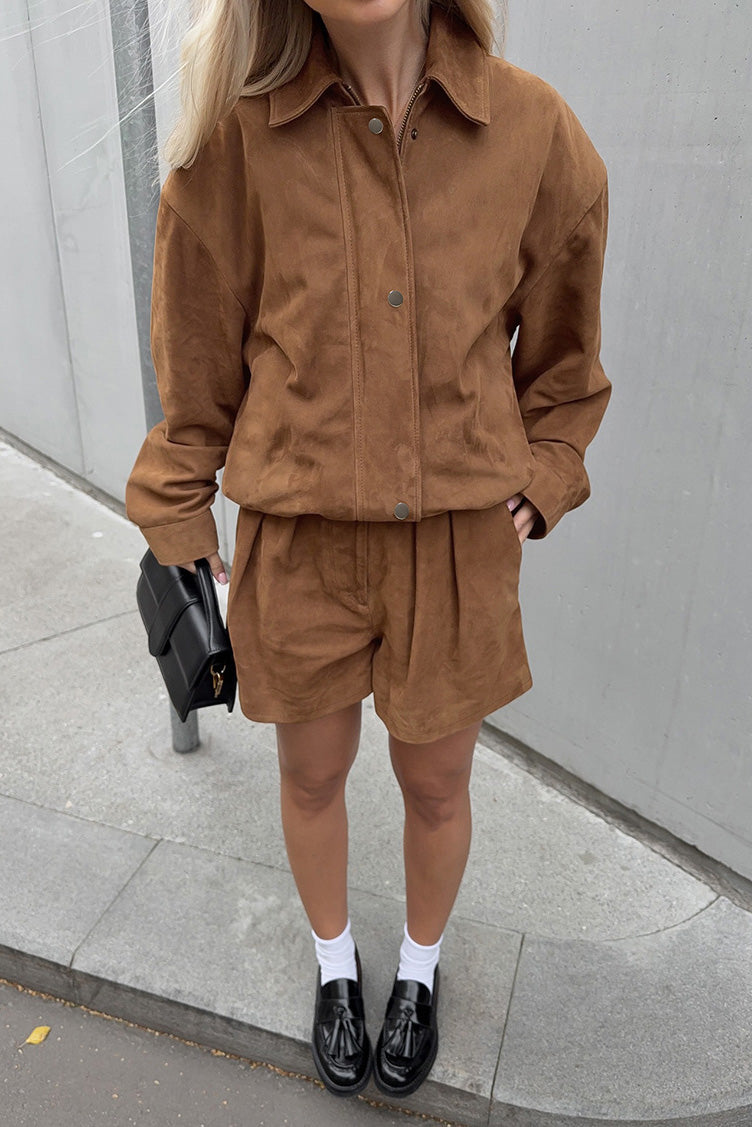 Berg-Feldt | Lockere Braune Wildlederreversjacke und Shorts Zweiteiler Satz