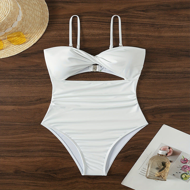 Maillot de bain femme élégant avec découpes, fronces et fines doubles bretelles par berg-feldt