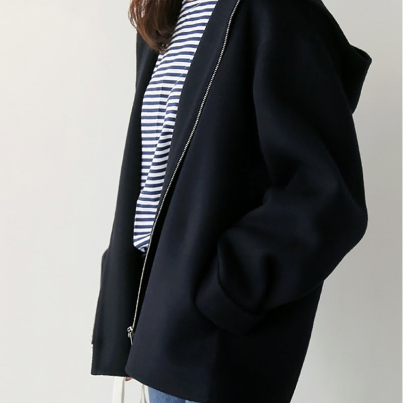 Veste à capuche élégante et tendance en matière douce pour femme, par Berg-Feldt