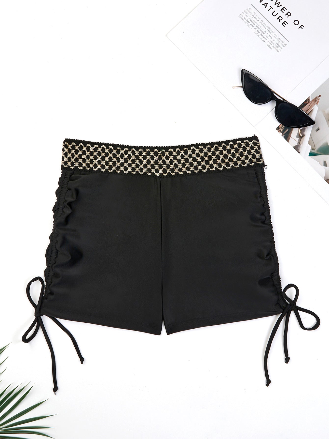 Strandshorts für Damen mit verstellbarem Bund und hübschem Rüschen-Design von berg-feldt