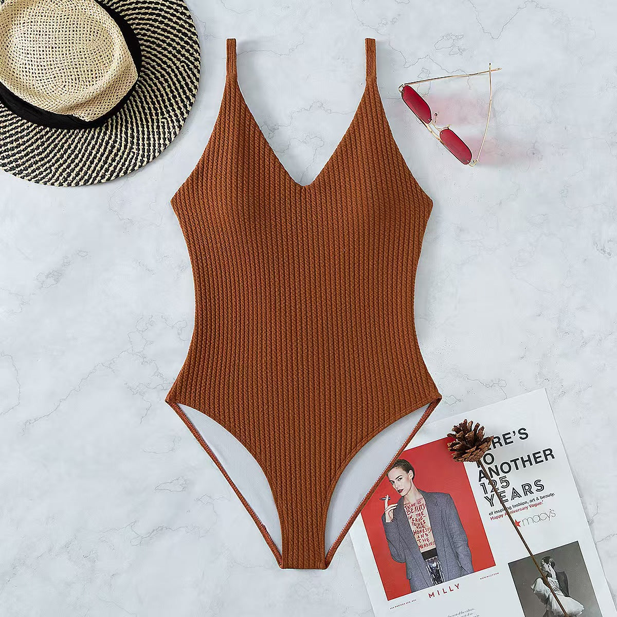 Maillot de bain côtelé moderne avec décolleté plongeant de berg-feldt