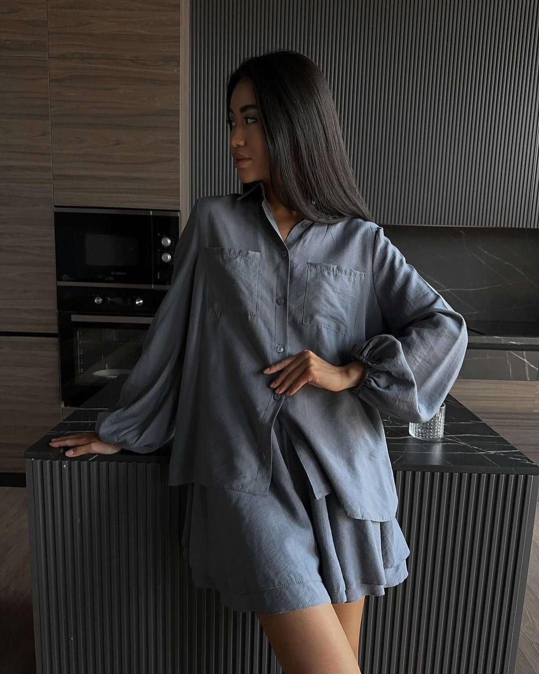 Ensemble Berg-Feldt pour femmes : chemise décontractée à manches courtes et short