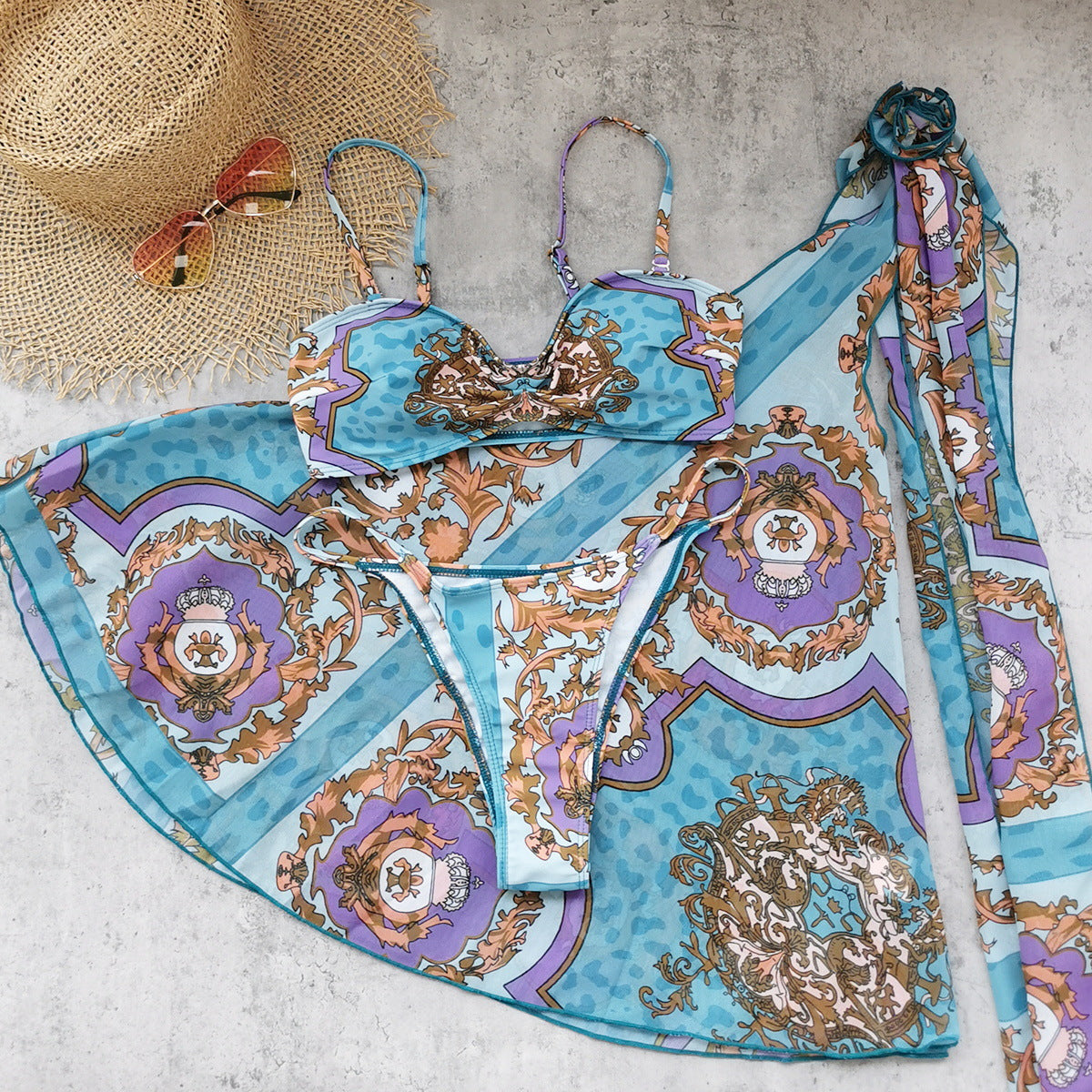 Elegantes Damen Bikini-Set mit Blumenmuster und stylischem Überwurf von berg-feldt