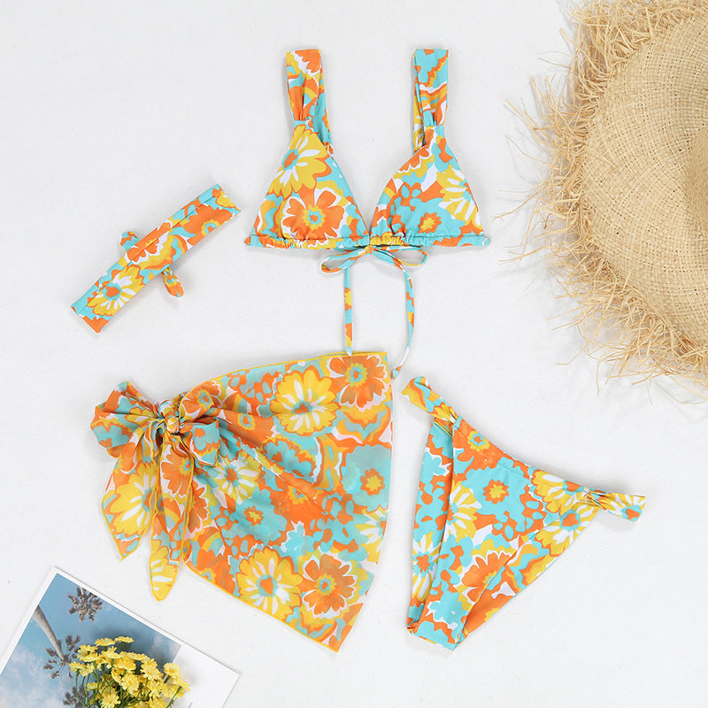 Bikiniset mit Blumenmuster und dazu passendem Kimono von berg-feldt