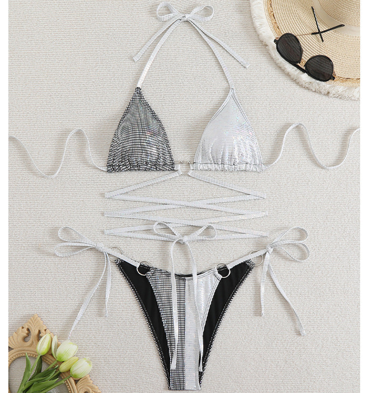 Innovativer Glitzer-Bikini mit Dreieck-Oberteilen, Schnürung und angesagten Details von berg-feldt