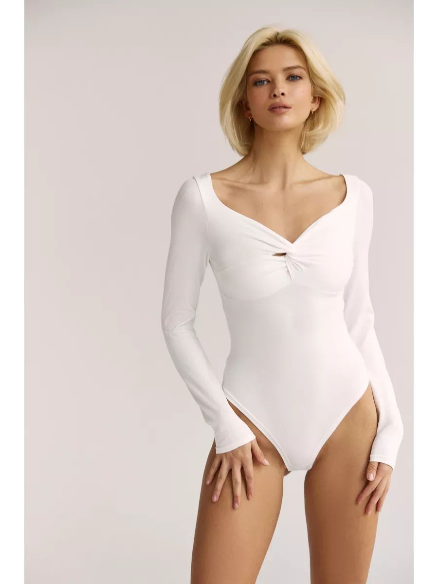 Body élégant pour femme avec tissu doux et décolleté raffiné à nœud de berg-feldt