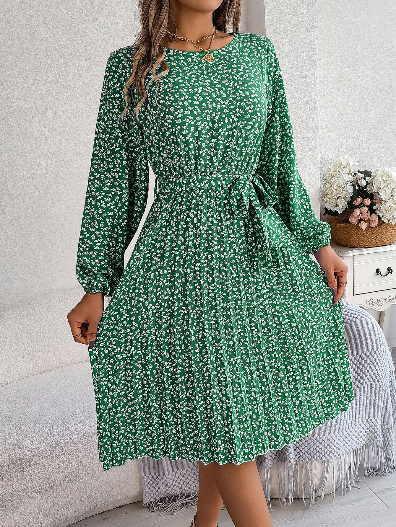 Robe femme Berg-Feldt à motif floral, jupe plissée et ceinture à la taille