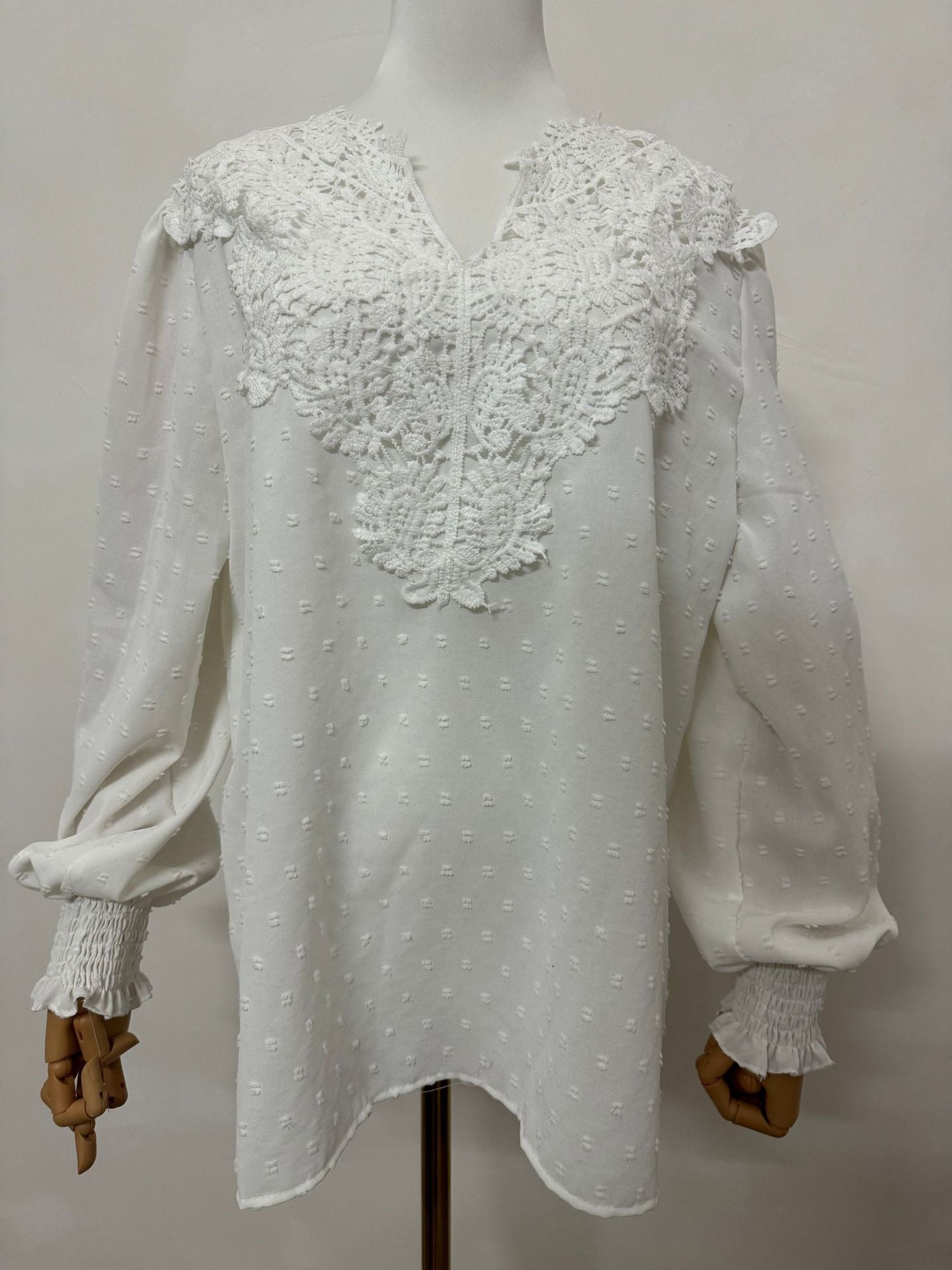Blouse pour femme avec col en V et manches longues bouffantes par berg-feldt
