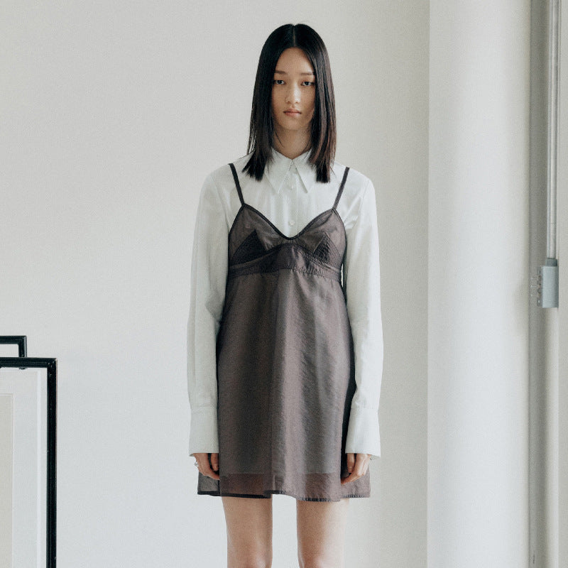 Modernes Damen-Outfit mit luftigem Unterkleid-Look und Hemd von berg-feldt