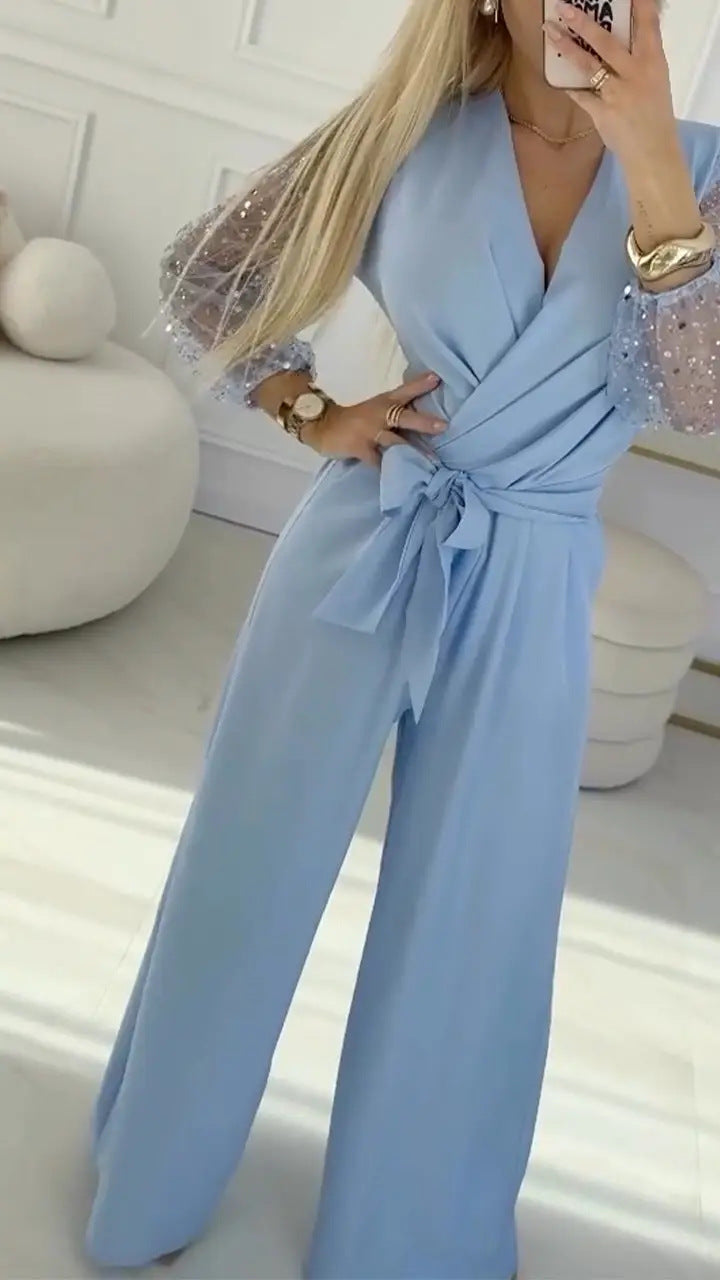 Eleganter Damen-Jumpsuit mit Wickeloptik und glitzernden Ärmeln von berg-feldt