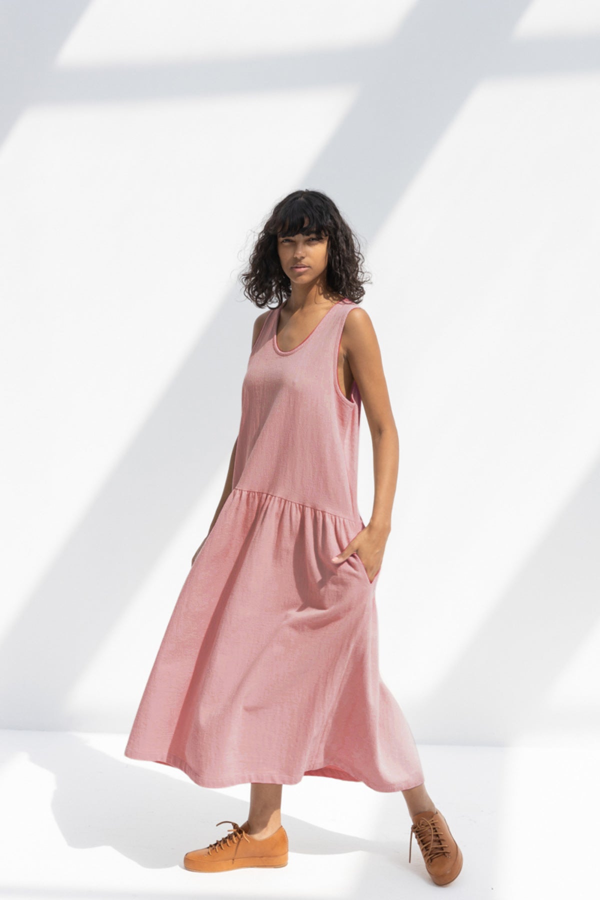 Sommerkleid für Damen, Midi-Länge, mit Seitentaschen von berg-feldt