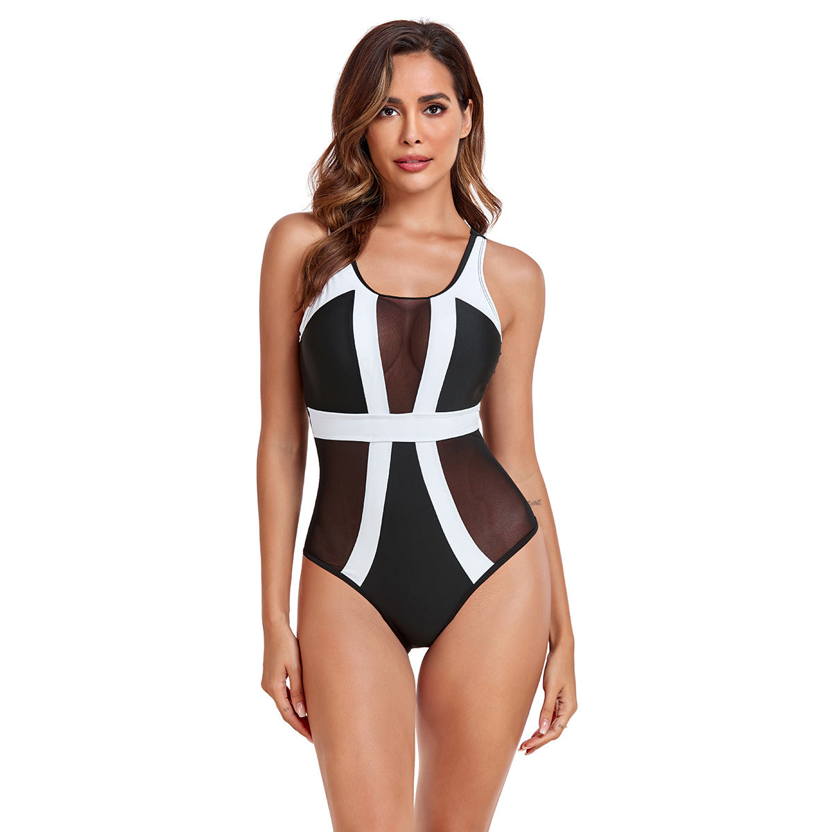 Maillot de bain sportif pour femme avec des contrastes élégants et des empiècements transparents de berg-feldt