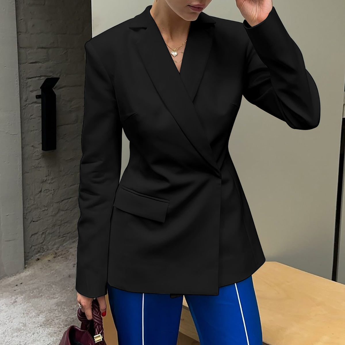 Élégant blazer pour femme avec coupe cintrée et revers chic de berg-feldt