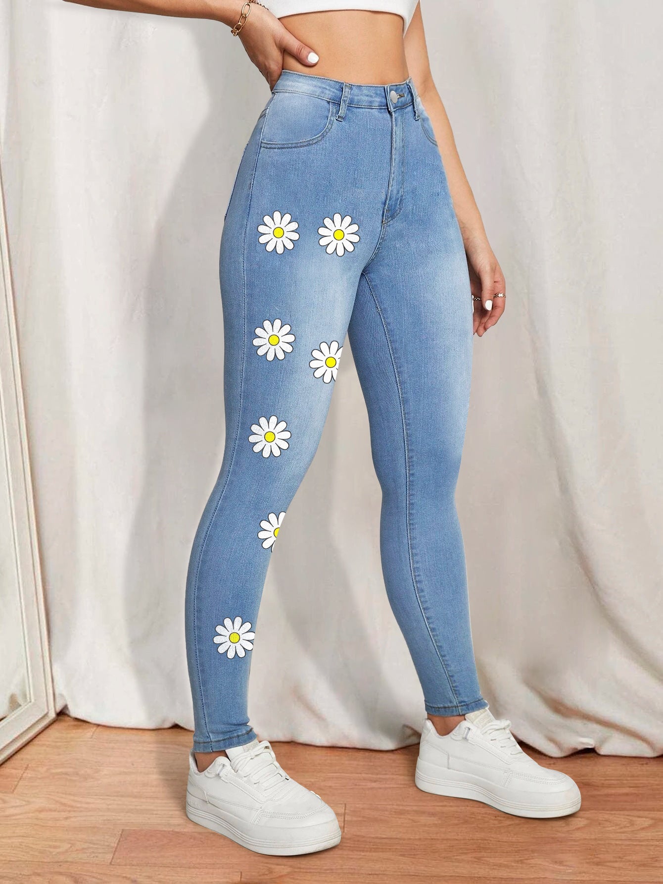 Jean moulant femme avec applications marguerites berg-feldt