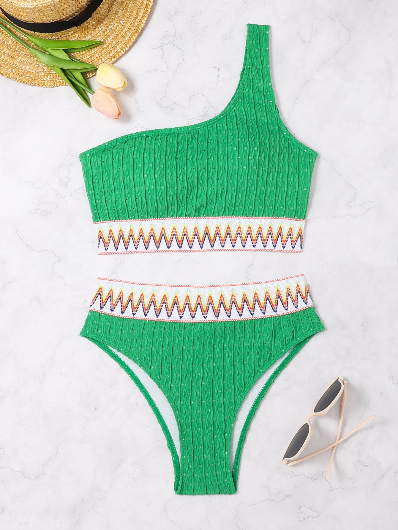 Haut de bikini femme asymétrique avec bande brodée colorée berg-feldt