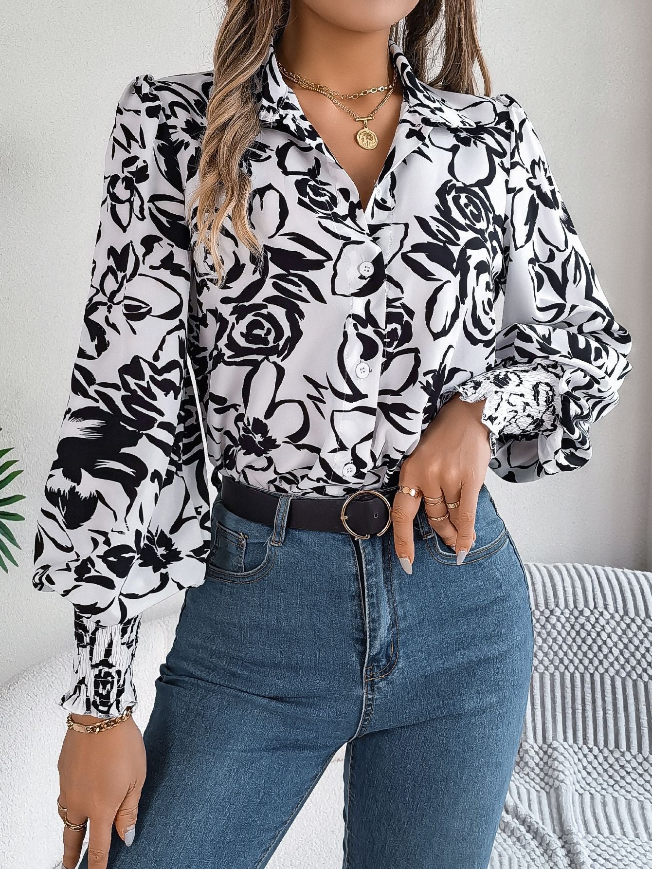 Elegante Damenbluse mit Puffärmeln und Blumenmuster von berg-feldt