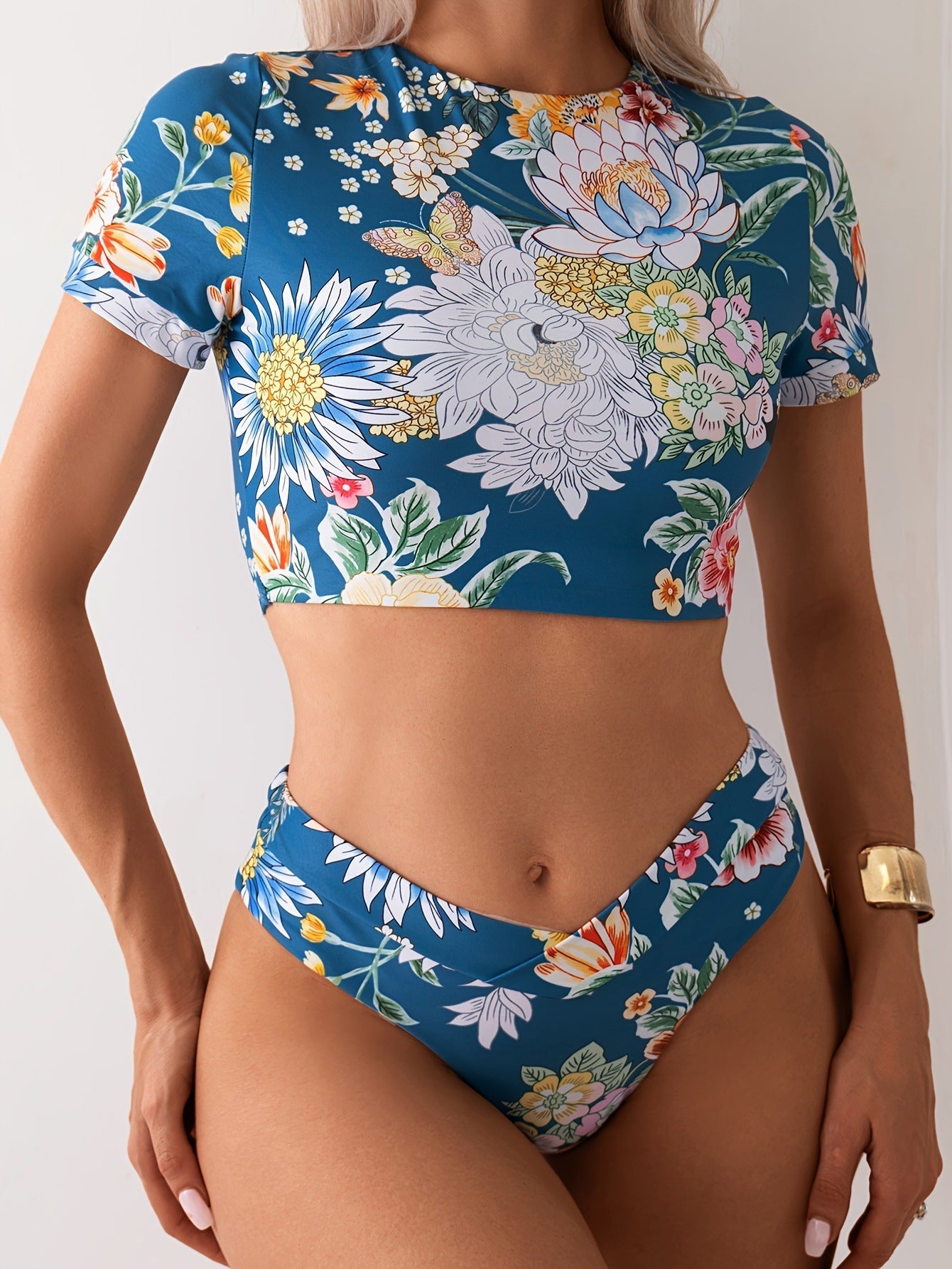 Bademode Set für Damen: Cropped Oberteil & hohe Beinschnitte, Blumenmuster von berg-feldt
