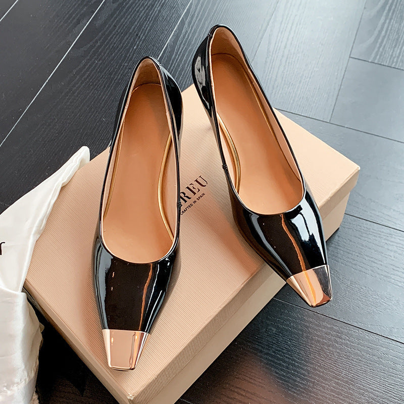 Elegante Damen-Lackleder-Stilettos mit metallischen Details von berg-feldt