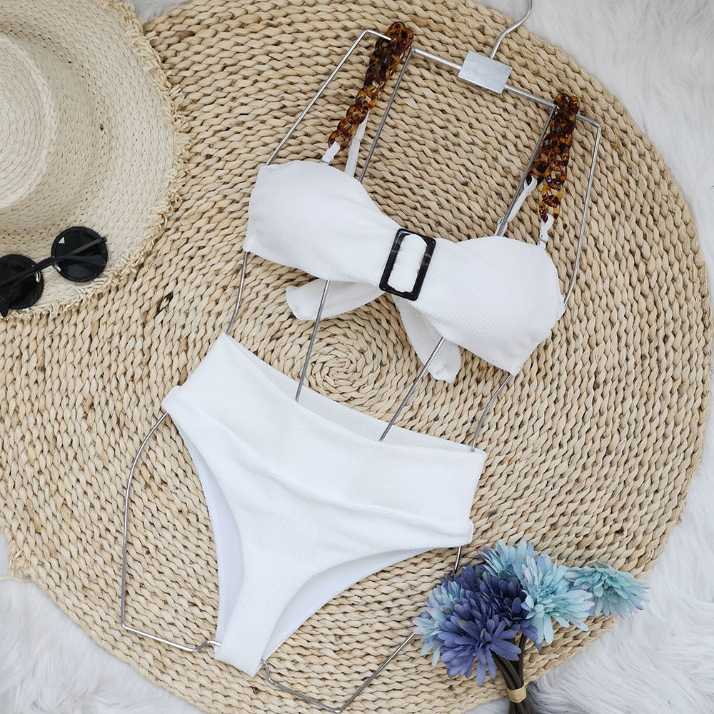 Ensemble bikini pour femme avec motif floral ludique et haut noué innovant de berg-feldt