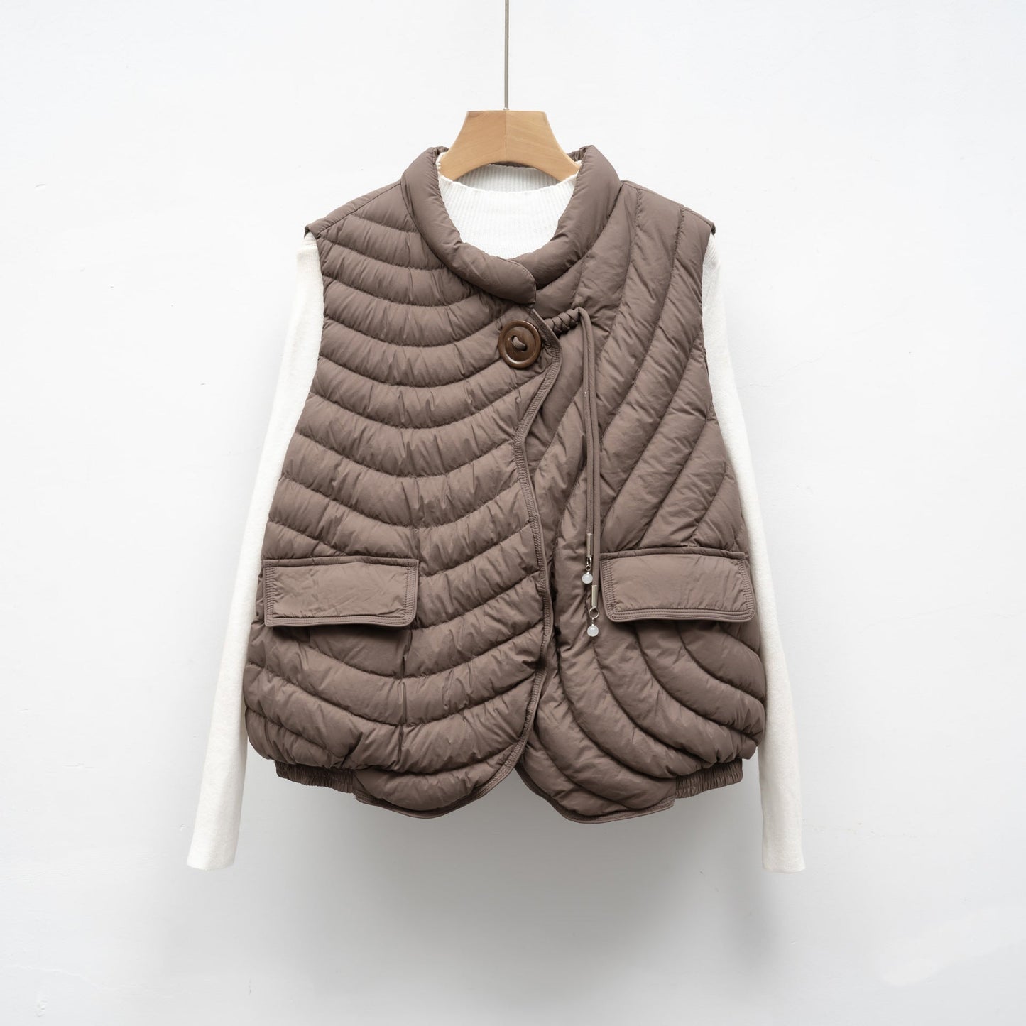 Gilet matelassé pour femmes avec coupe innovante et poches fonctionnelles Berg-Feldt