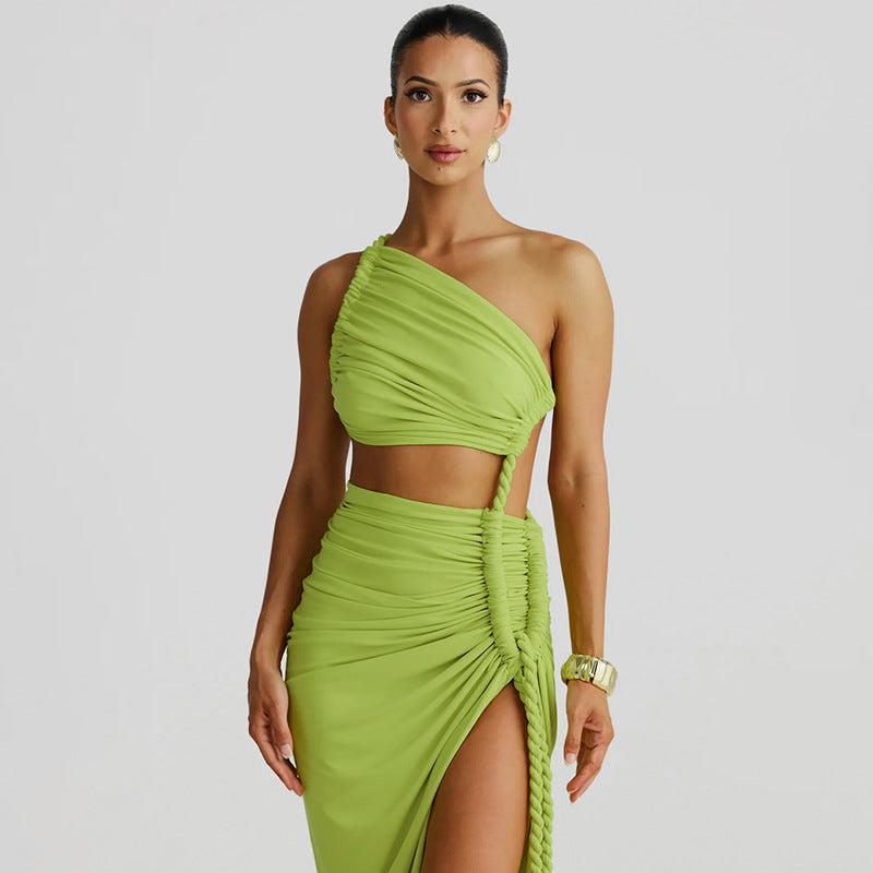 Elegantes, asymmetrisches Cocktailkleid von berg-feldt mit raffinierten Drapierungen und edlen Details