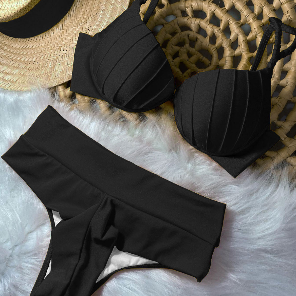 Haut de bikini femme élégant avec matière innovante et détails plissés par berg-feldt