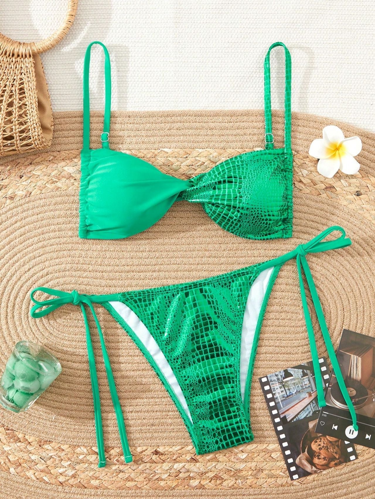 Ensemble bikini pour femme avec nœud élégant et motif crocodile moderne berg-feldt