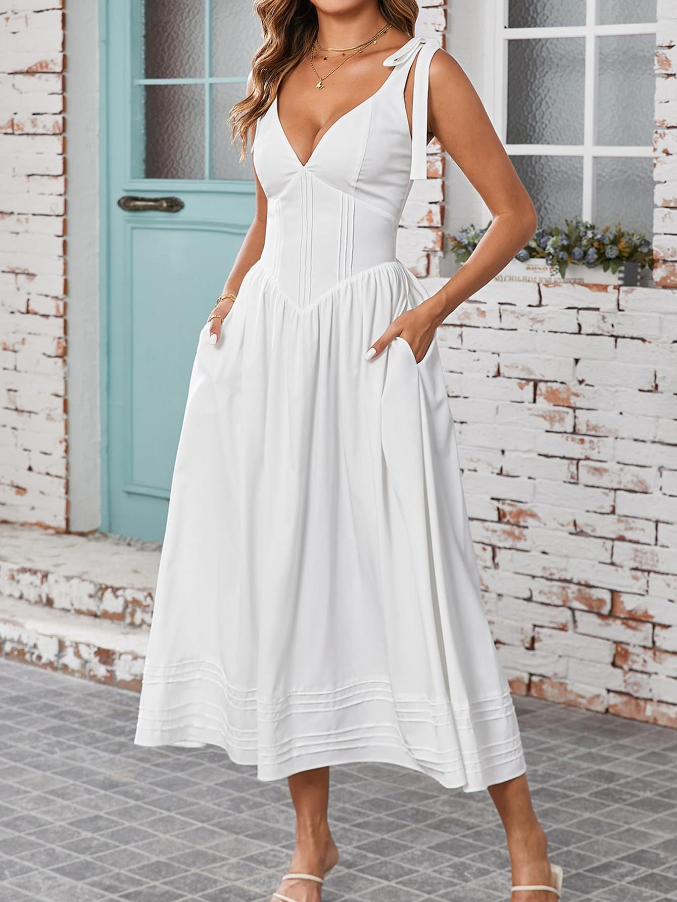 Elegantes Maxikleid mit V-Ausschnitt und Spaghettiträgern von berg-feldt