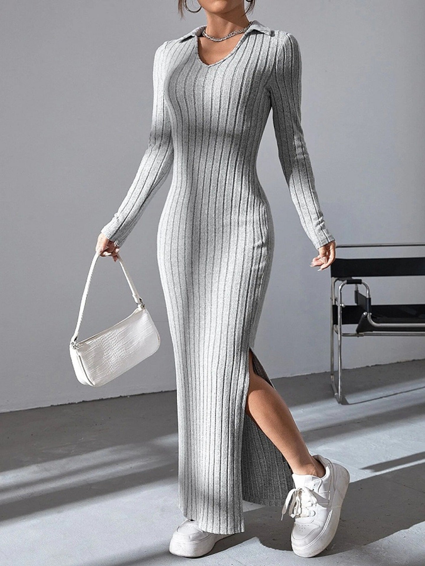 Robe longue pour femme avec encolure en V texturée et fentes latérales Berg-Feldt