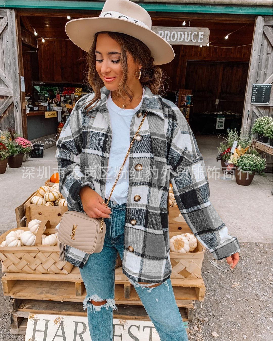 Lässiges Damen-Jacke mit Karomuster und großen Knöpfen von berg-feldt