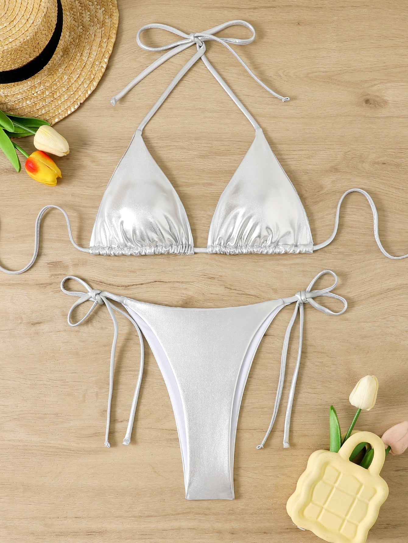 Glänzender Dreieck-Bikini für Damen mit verstellbarem Halterneck und hohem Beinschnitt von berg-feldt