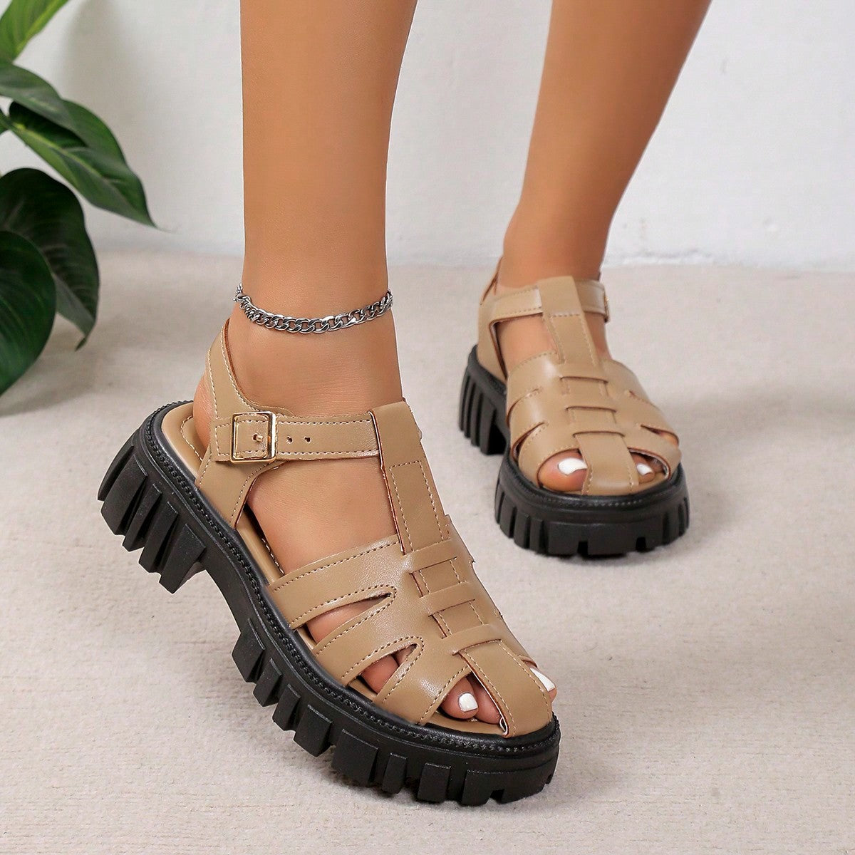Robuste Damen-Plateau-Sandalen mit modischem Riemen-Design von berg-feldt
