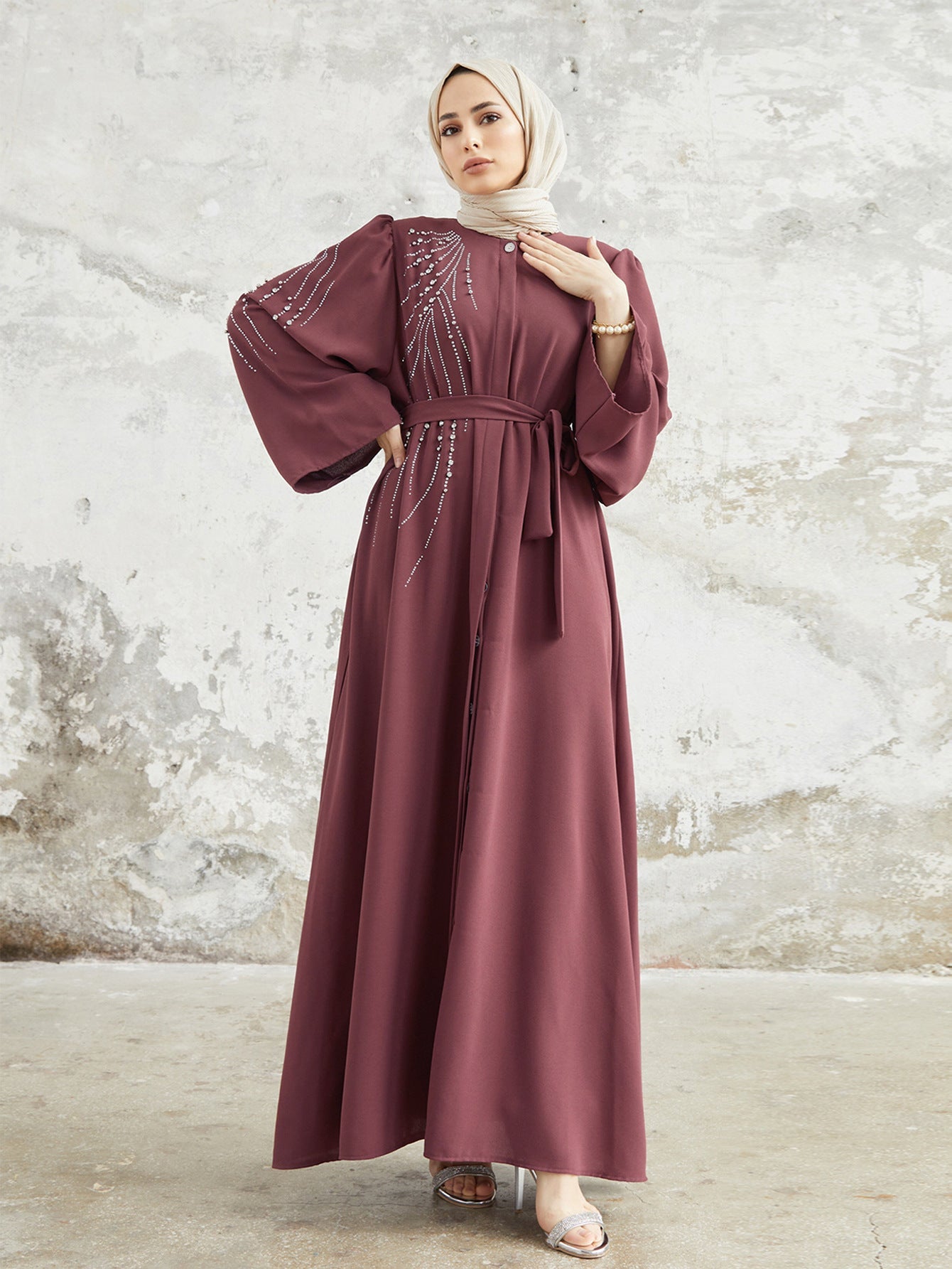 Robe longue femme avec applications scintillantes et ceinture élégante Berg-Feldt