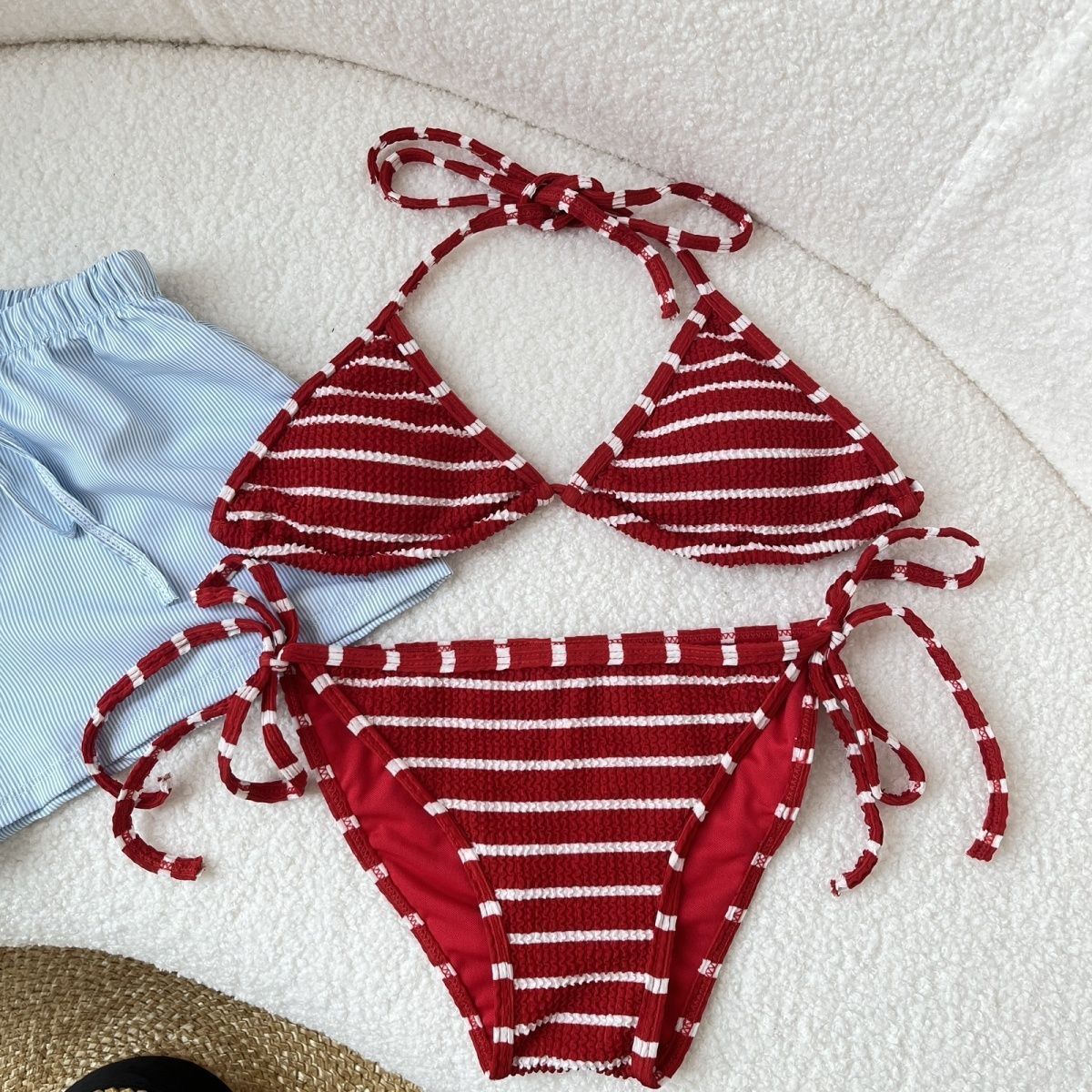 Elegantes Damen Bikini-Set mit Streifen und passenden Höschen von berg-feldt