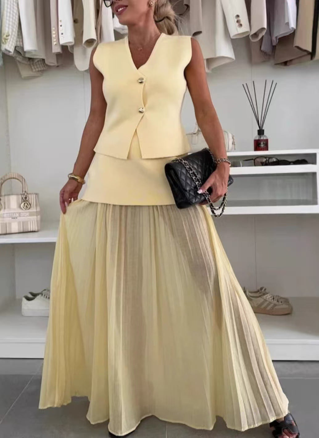Robe longue élégante avec effet superposé et gilet boutonné de berg-feldt