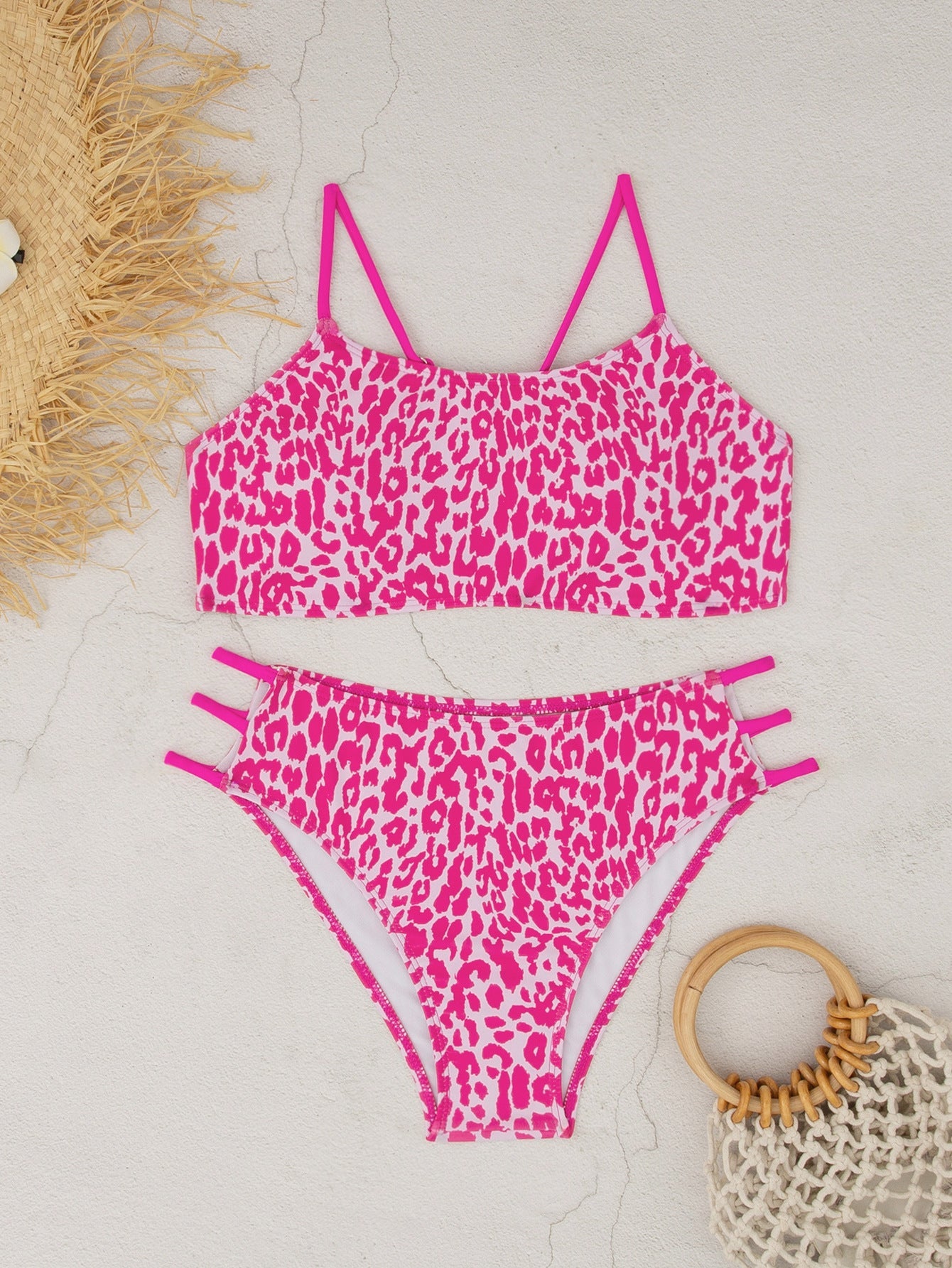 Trendiger Damen-Bikini-Oberteil im Leopardenmuster mit verstellbaren Trägern von berg-feldt