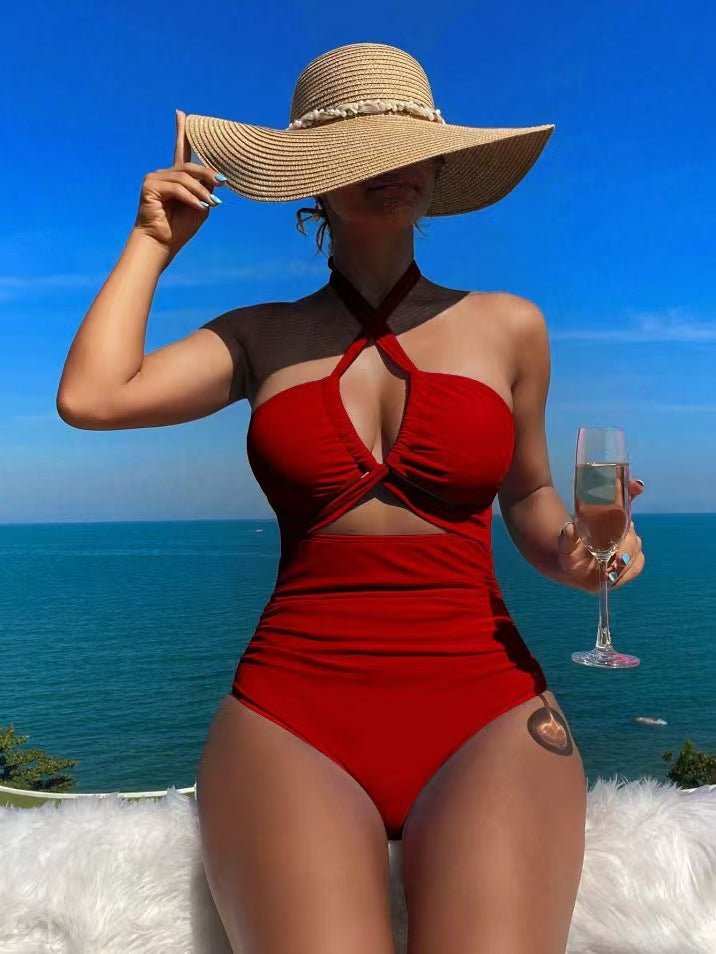 Maillot de bain moderne pour femme avec découpes et design croisé de berg-feldt