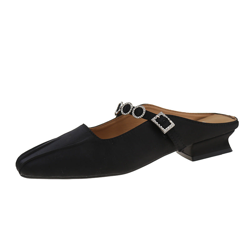 Elegante Damen-Slide-Mules mit offener Zehe, Schnallen- und Strassdetail von berg-feldt