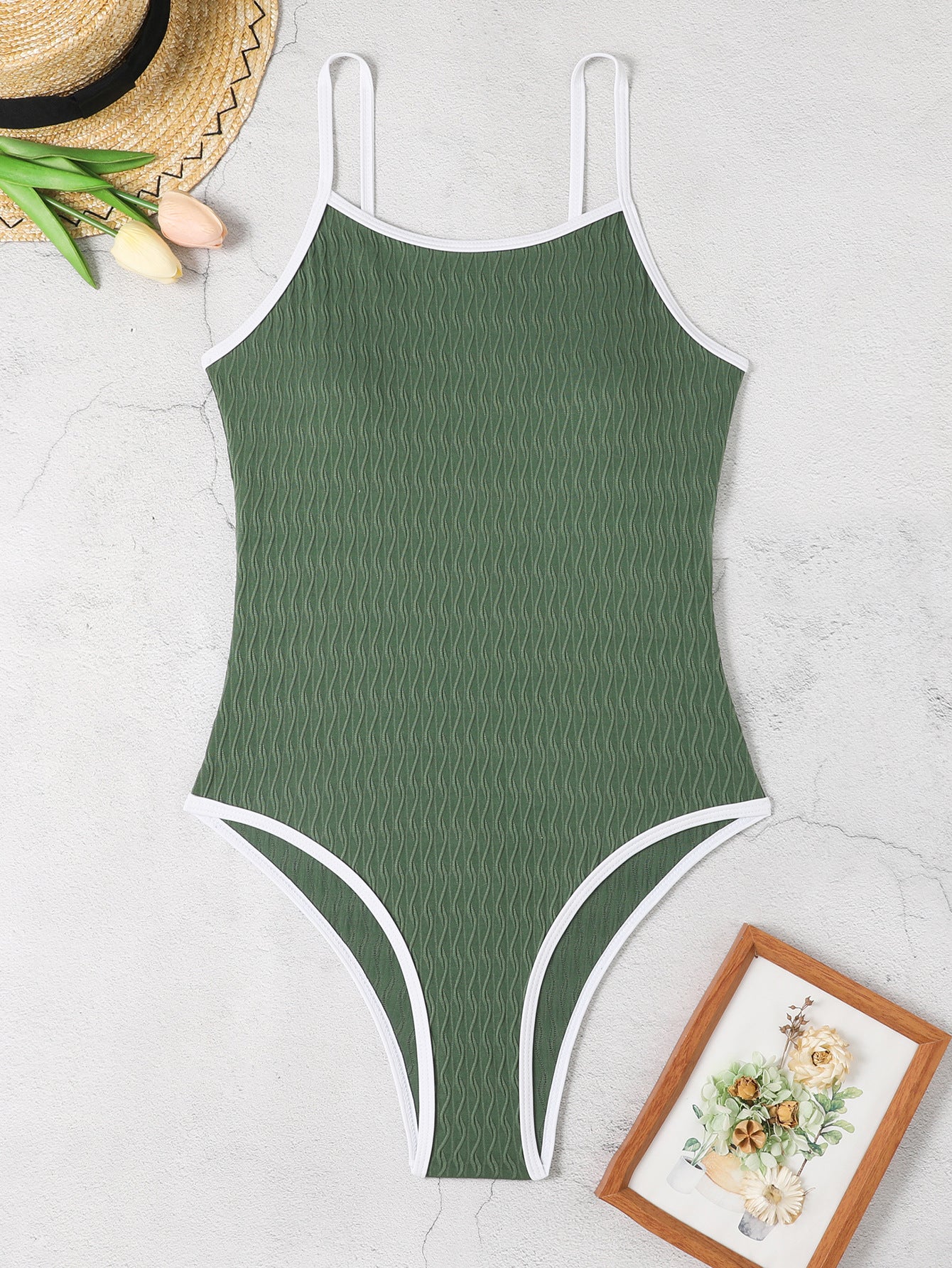 Maillot de bain sportif pour femme avec motif ondulé élégant de berg-feldt