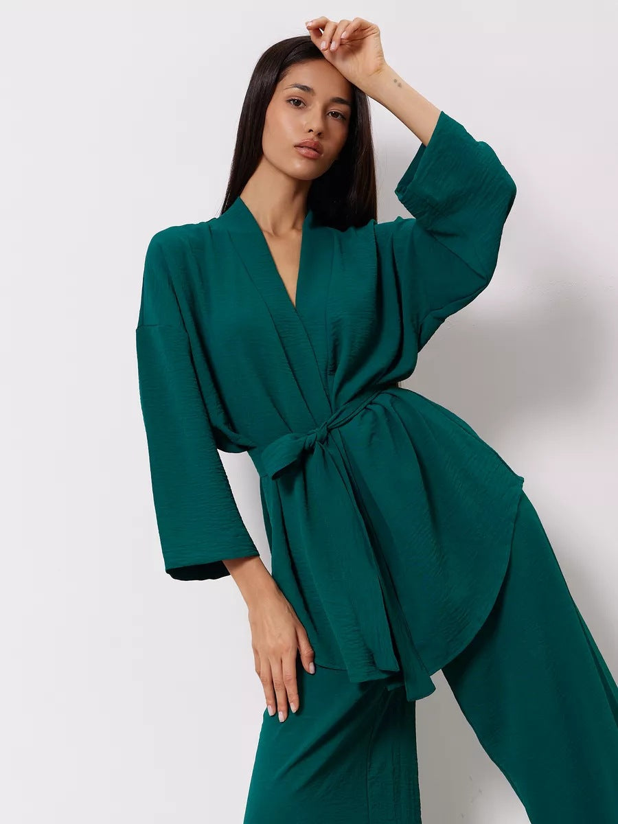 Peignoir élégant de femme style kimono avec ceinture et manches longues de berg-feldt