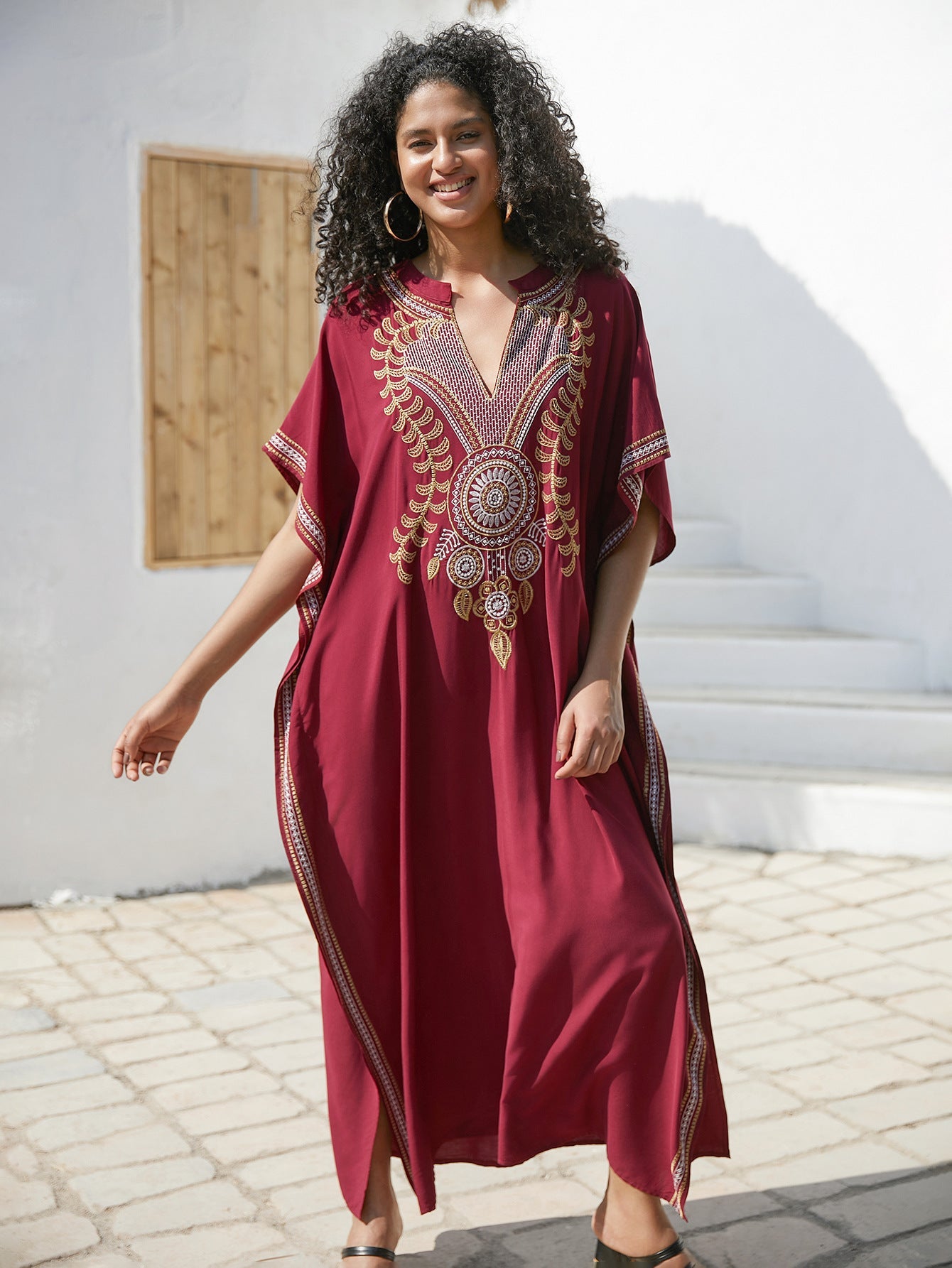 Elegante Kaftan-Morgenrobe mit aufwendiger Stickerei und weiten Ärmeln von berg-feldt
 - berg-feldt